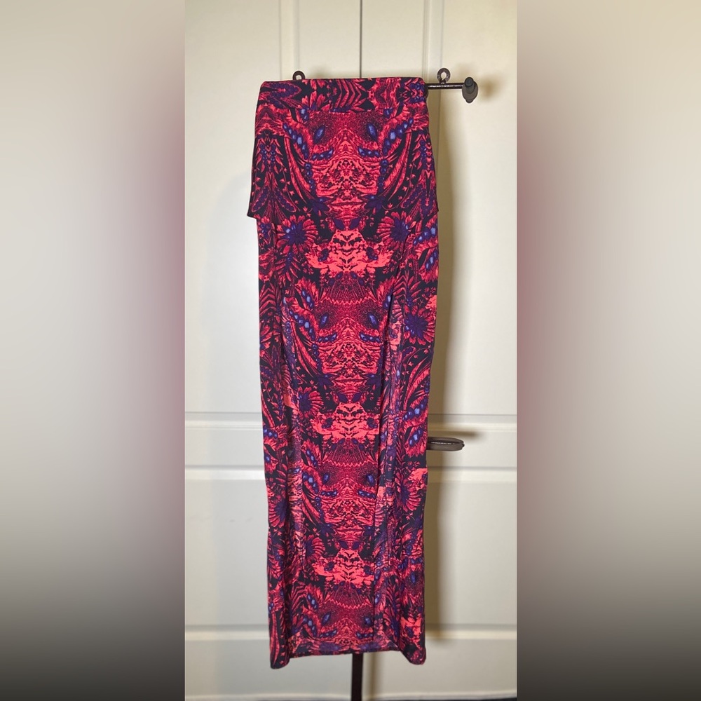 Double slit skirt
